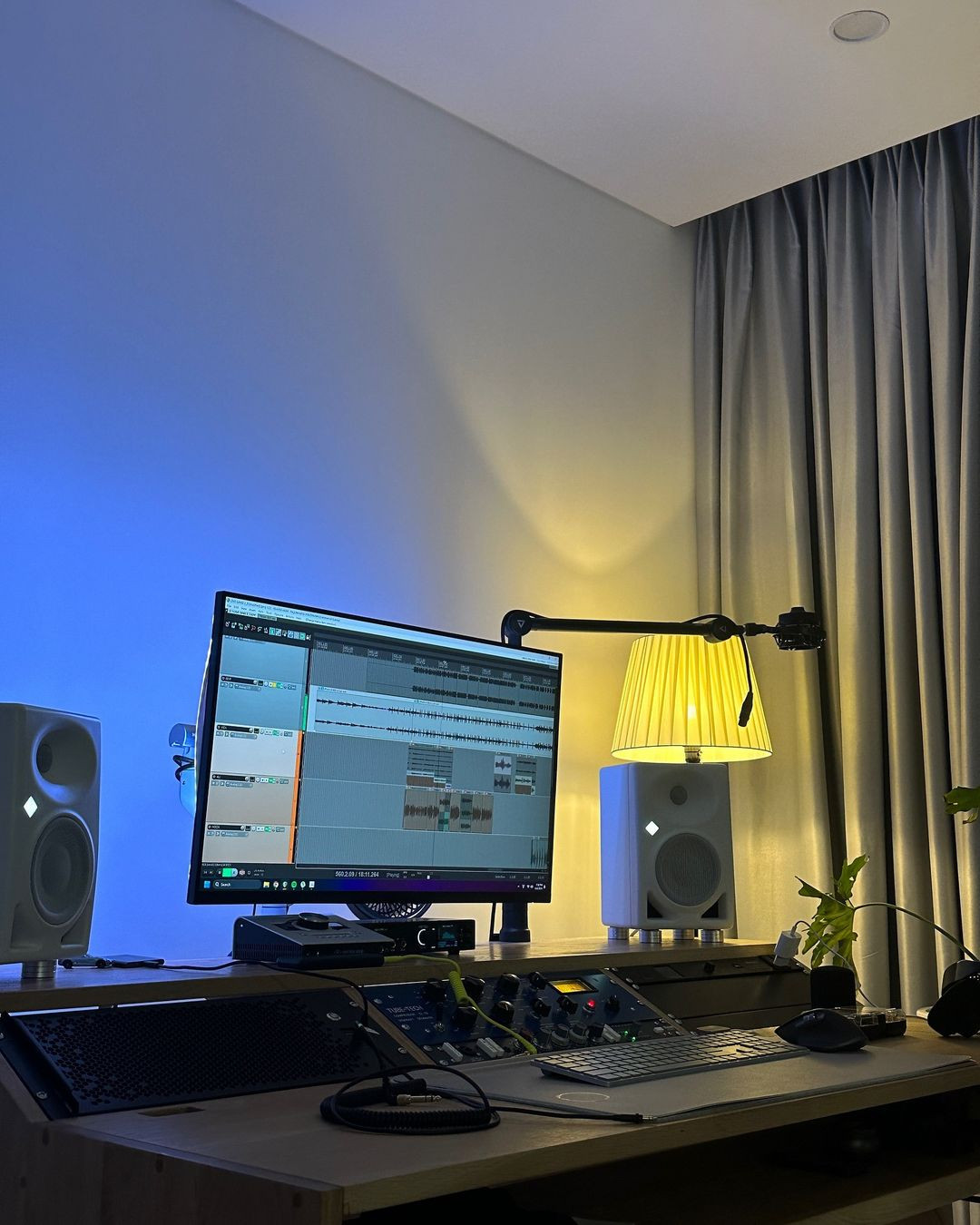 Từng bật khóc trên sân khấu vì một người, HIEUTHUHAI hiện đang sống trong không gian thế nào?- Ảnh 14.