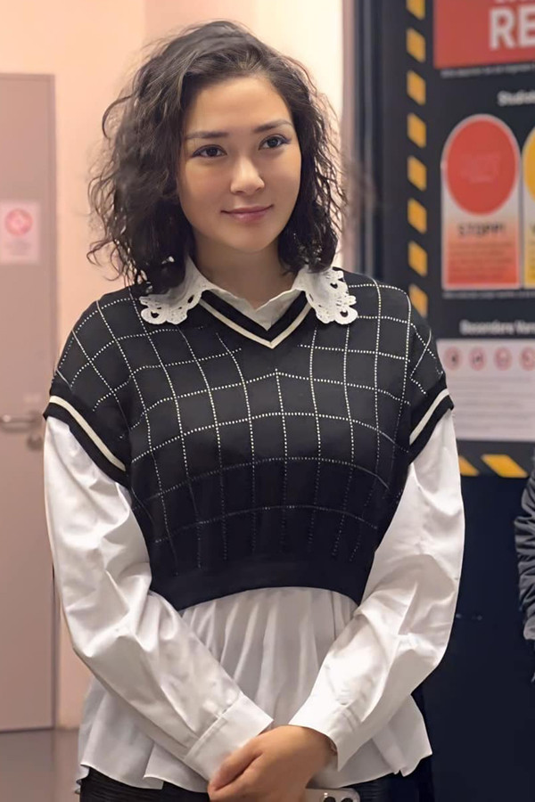 Vóc dáng đầy đặn, nhan sắc mặn mà sau 21 năm đăng quang Hoa hậu Việt Nam của Nguyễn Thị Huyền- Ảnh 4.