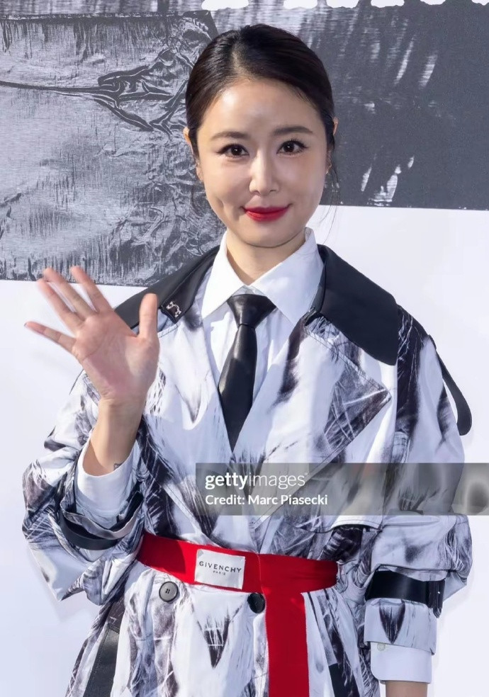 007dmuo2gy1hzaw7eav12j30u016sk2s