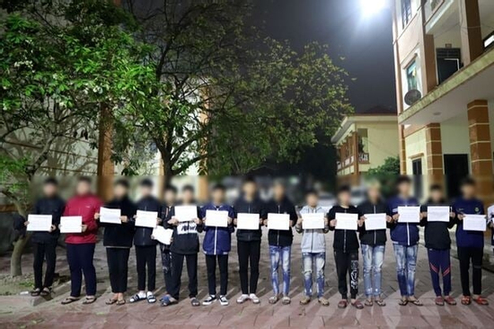 10 thanh niên vô cớ chém đứt gân tay người đi đường ở Bắc Ninh