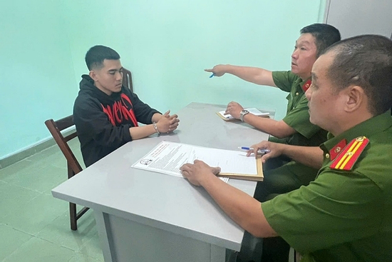 Khởi tố 9 đối tượng vụ khiêng quan tài diễu phố trước chợ Bến Thành