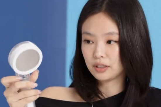 Một thứ trong nhà tắm mà người Hàn nhất quyết mang đi du lịch Việt Nam, cực cồng kềnh nhưng Jennie (BLACK PINK) cũng phải sắm 1 chiếc