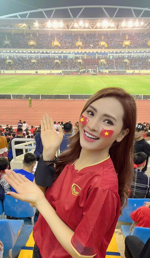 Nhan sắc nữ MC xinh đẹp, đa tài là bạn gái của cầu thủ nổi danh- Ảnh 3.