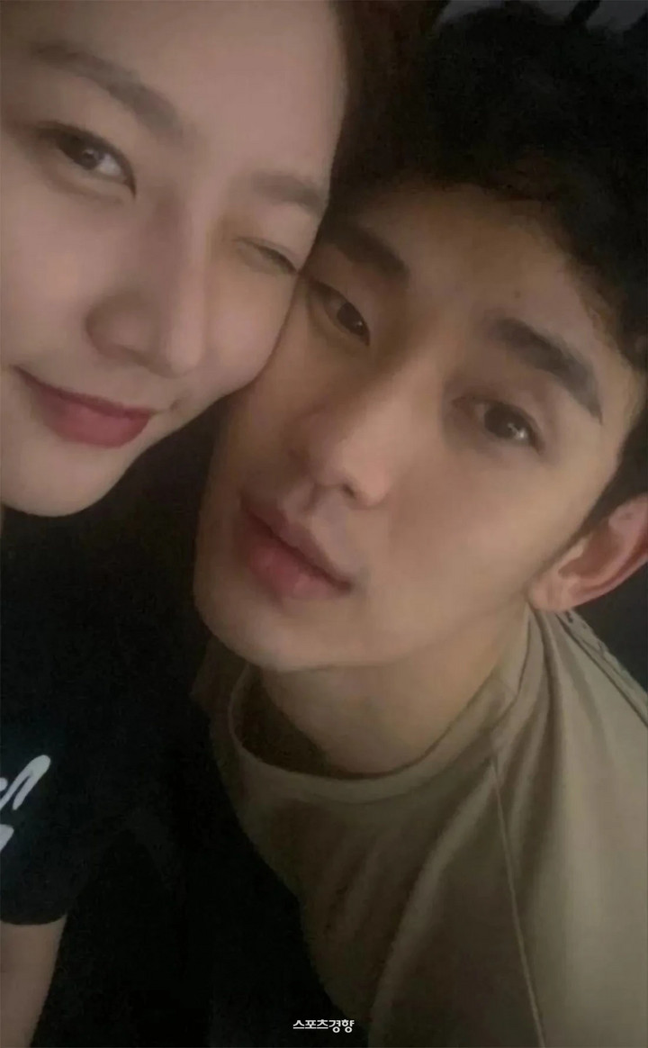 Hình ảnh thân mật với Kim Soo-hyun từng được Kim Sae Ron đăng tải khi còn sống.