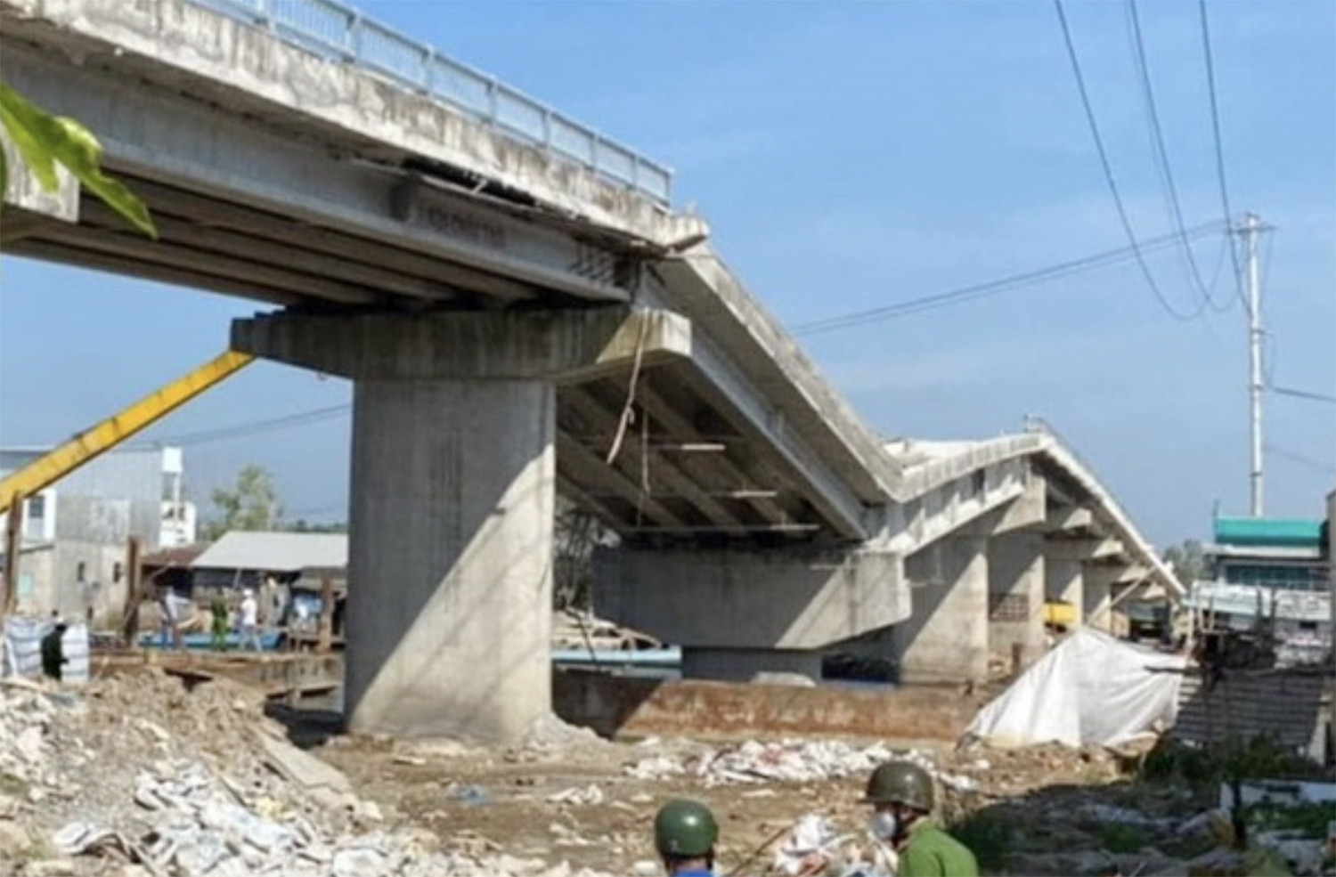 sập cầu Cái Đôi Vàm.jpg