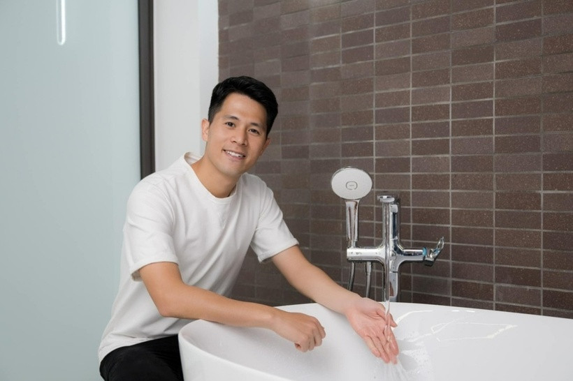 Đình Trọng sinh năm 1997, trưởng thành từ Trung tâm Đào tạo Bóng đá trẻ Hà Nội, từng vô địch giải trẻ quốc gia cùng U19, U21 Hà Nội giai đoạn 2014-2016.