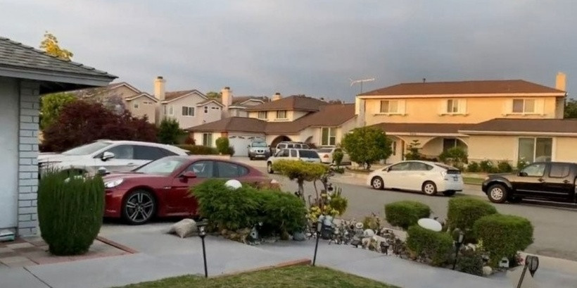 Không gian xung quanh nhà, con đường phía trước cũng thông thoáng.