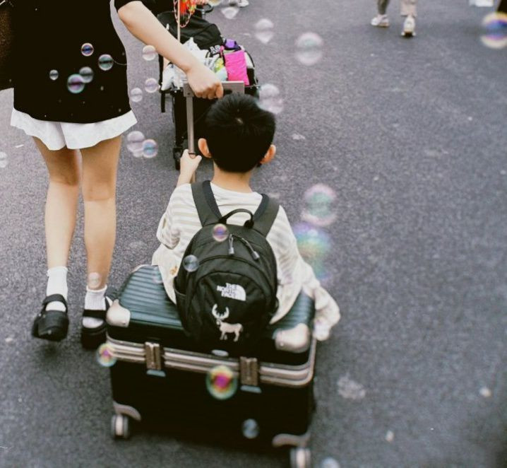 Con trai 6 tuổi của Triệu Lệ Dĩnh thừa hưởng nét đẹp của bố mẹ - Ảnh 1