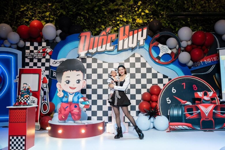 Con trai Minh Hằng ra dáng thiếu gia tập đoàn nghìn tỷ được mẹ đầu tư chơi môn nhà giàu