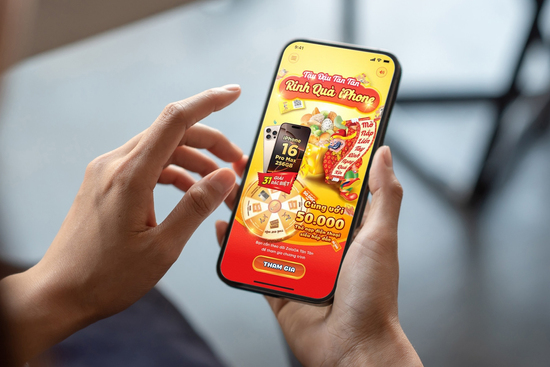 Hàng chục ngàn khách hàng Tân Tân nhận thưởng may mắn