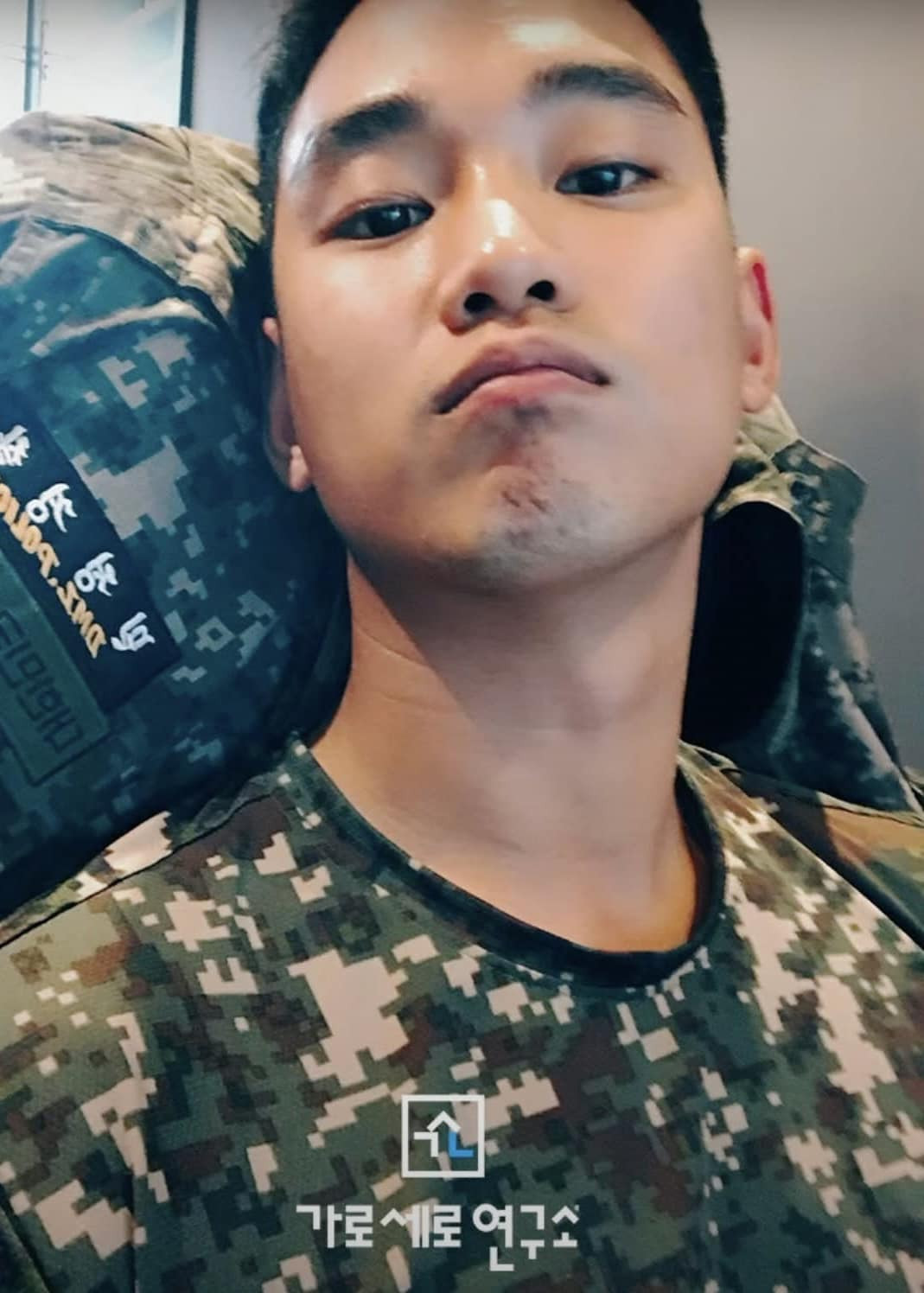 Kim Soo Hyun viết thư tình gửi ảnh riêng tư cho Kim Sea Ron