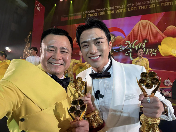 Một nam NSND nức tiếng trong dàn 'Táo quân' đời thực có vợ là Thiếu tá, sự nghiệp ngày càng thăng hoa - Ảnh 4.