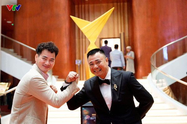 Một nam NSND nức tiếng trong dàn 'Táo quân' đời thực có vợ là Thiếu tá, sự nghiệp ngày càng thăng hoa - Ảnh 3.