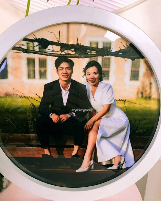 Ảnh hiếm về con trai và vợ Công Phượng vừa xuất hiện liền gây sốt