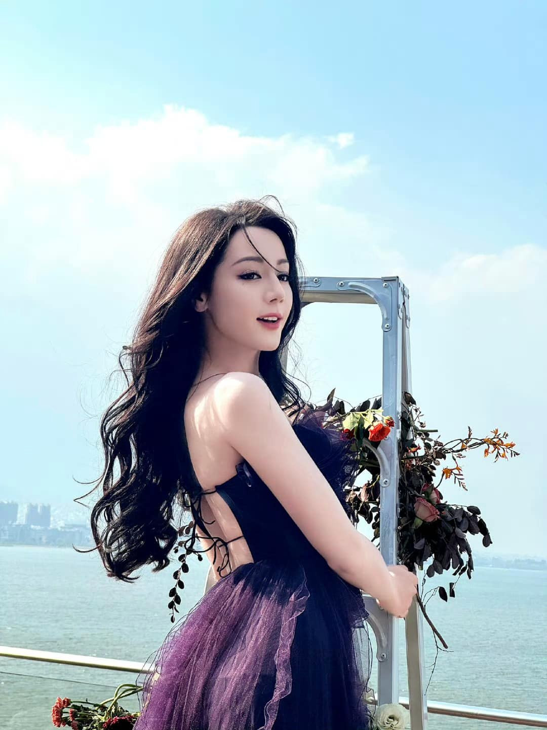 Chỉ 13s Địch Lệ Nhiệt Ba gây sốt với visual hoa nhường nguyệt thẹn ở tiệc Dior