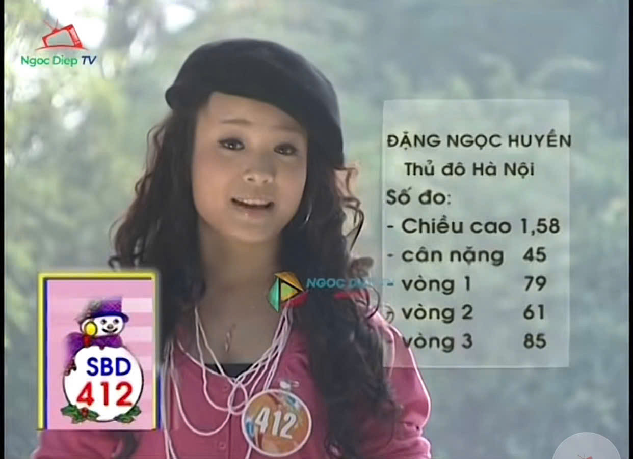 Clip Huyền Baby 17 năm trước bỗng nổi rần rần chiều cao thật gây tranh cãi