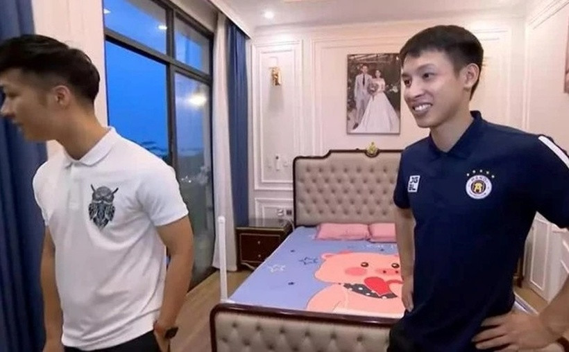 Không gian bên trong phòng ngủ của vợ chồng Đỗ Hùng Dũng.