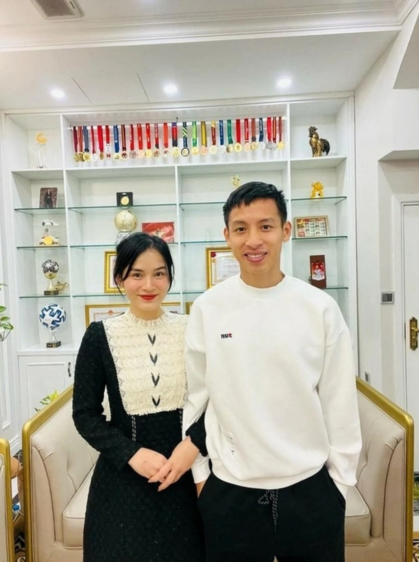Đỗ Hùng Dũng là một trong những cầu thủ tài năng của bóng đá Việt Nam. Bên cạnh những thành công trong sự nghiệp bóng đá, nam tiền vệ còn được xem là một trong những