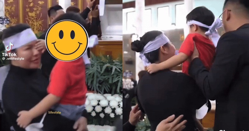 Con trai Quý Bình gạt nước mắt cho mẹ trong tang lễ cha