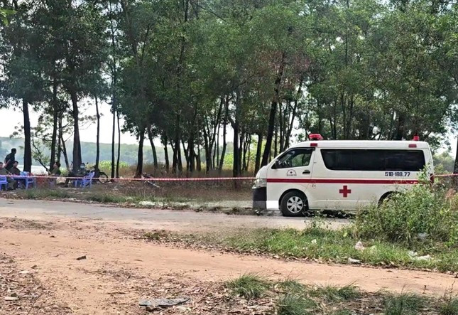 Phát hiện thi thể nam giới đang phân hủy trong vườn cây ảnh 1