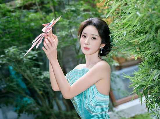 Phụ nữ sinh vào 4 tháng Âm Lịch này có số làm phu nhân, lấy chồng giàu có
