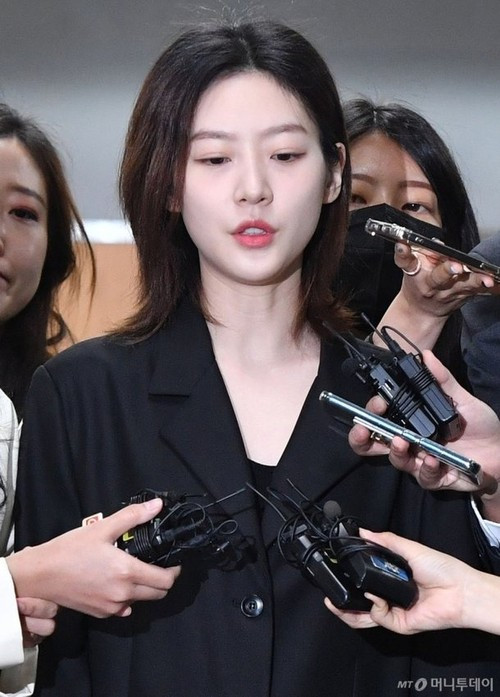 Showbiz Hàn Quốc độc hại và khắc nghiệt, họ đang vùi dập Kim So Hyun như cách họ làm với Kim Sae Ron, Lee Sun Kyun ảnh 6