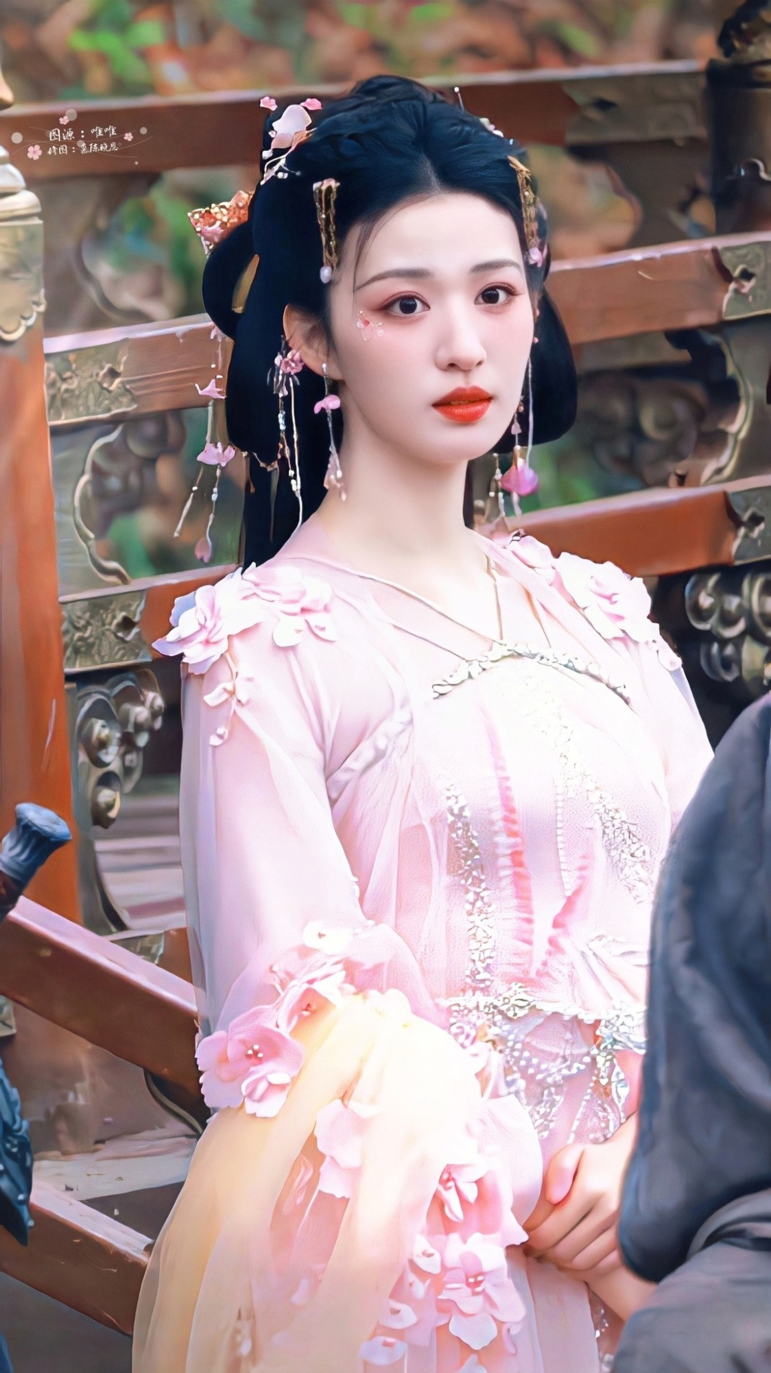 Vương Sở Nhiên 'gây sốt' với tạo hình cổ trang, không hề kém cạnh so với Lưu Diệc Phi - Ảnh 7