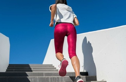Cách đi bộ giúp vòng 3 săn chắc