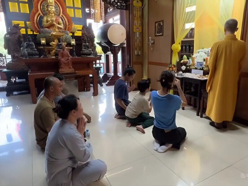 Con riêng chị Ngọc Tiền nhắc đến Quý Bình khi cha dượng vừa qua đời