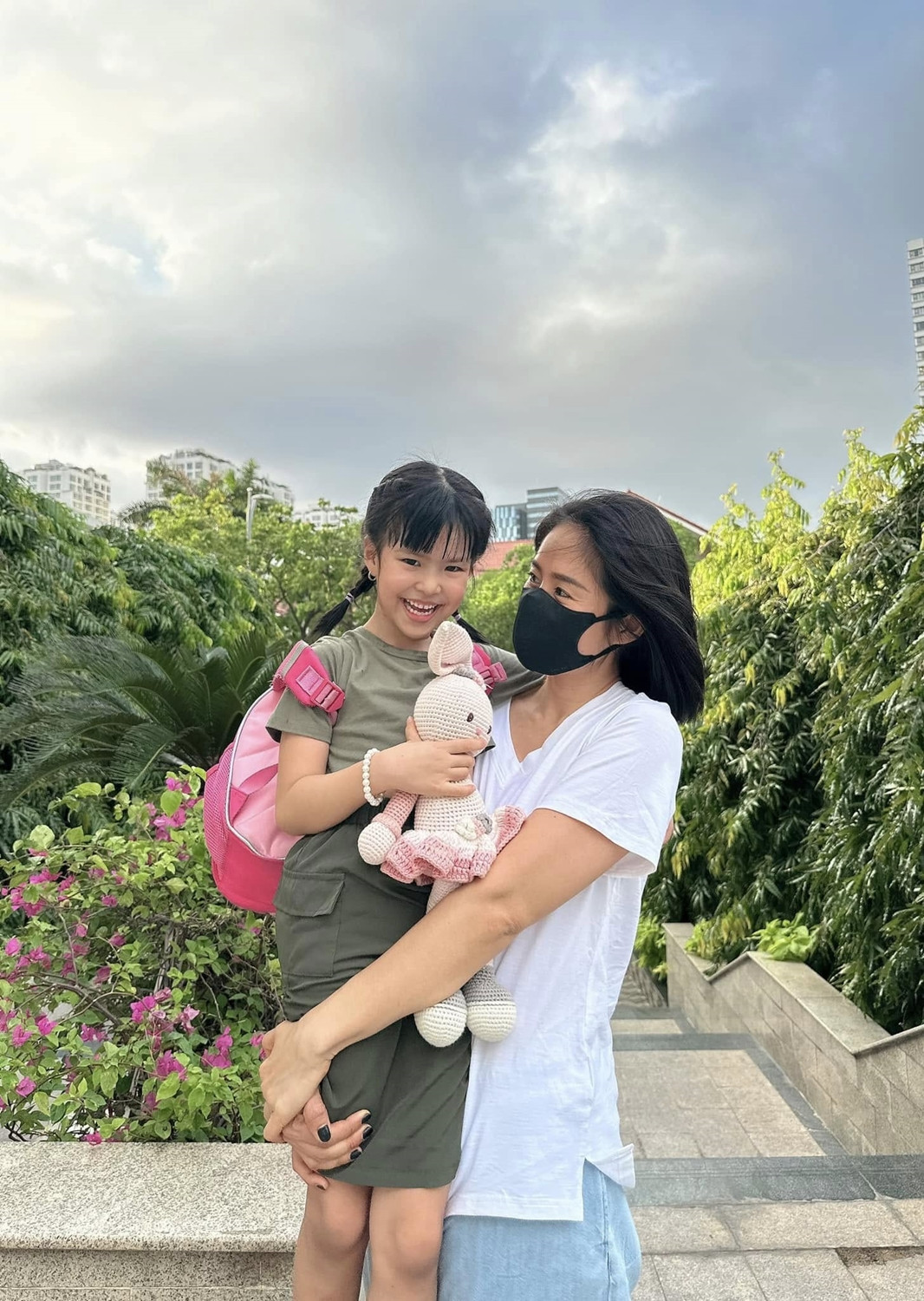 Hai con Lê Phương thừa hưởng nhiều nét đẹp từ mẹ