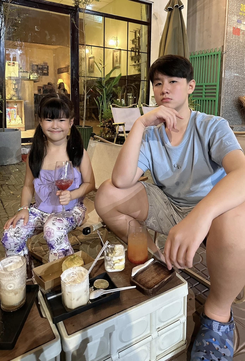 Hai con Lê Phương thừa hưởng nhiều nét đẹp từ mẹ