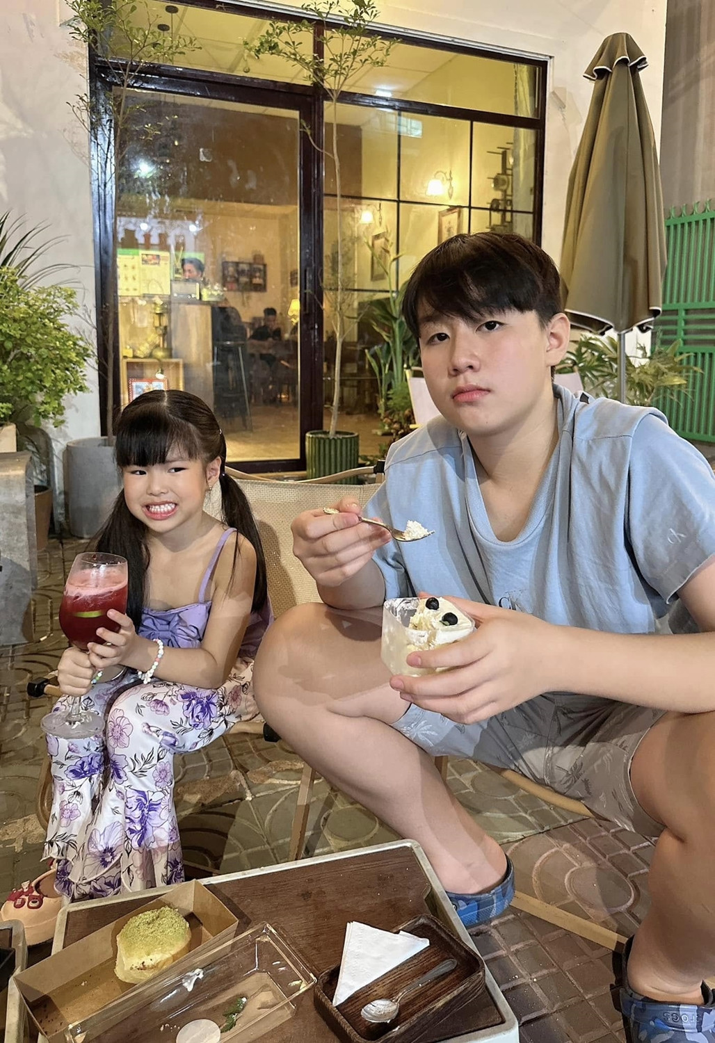 Hai con Lê Phương thừa hưởng nhiều nét đẹp từ mẹ