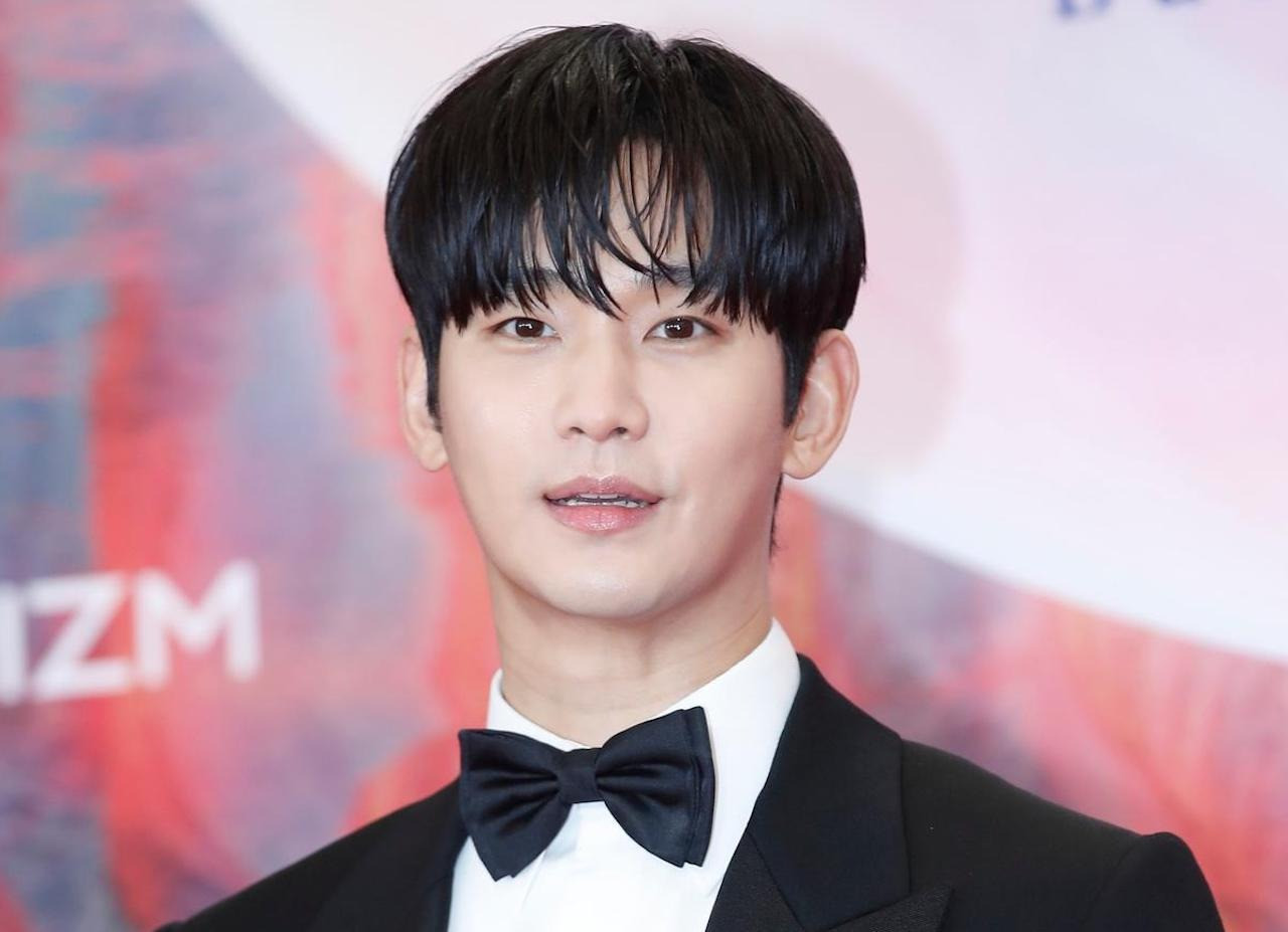 Kim Soo Hyun thừa nhận yêu Kim Sae Ron nhưng không phải từ năm 15 tuổi