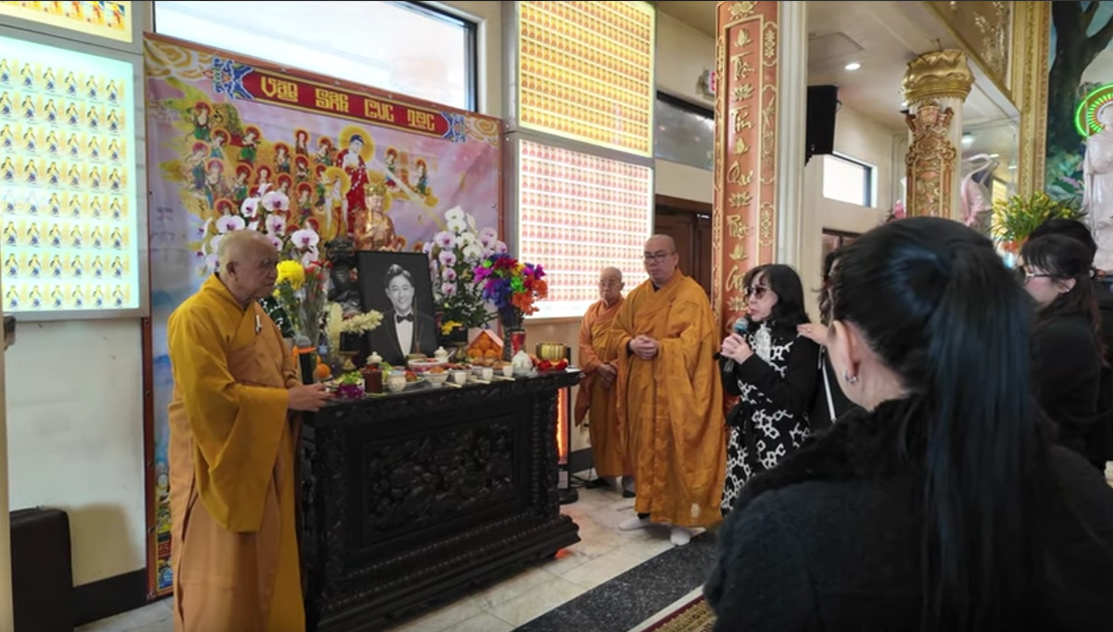 Loạt ảnh lễ cầu siêu cho cố diễn viên NSƯT Quý Bình tại Mỹ: 'Tôi không thể tin vào sự thật này' - Ảnh 1