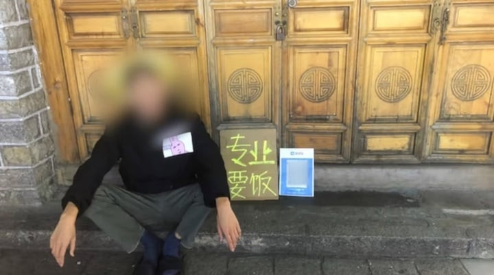 Một số người để lại mã QR cho ai có lòng thì ủng hộ. (Ảnh: Baidu)