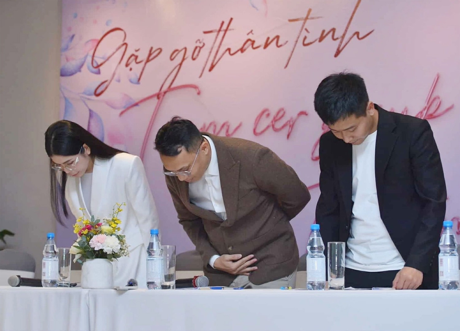 NÓNG Quang Linh Vlog tuyên bố nghỉ livestream bán hàng sẽ hoàn tiền các đơn hàng lỗi