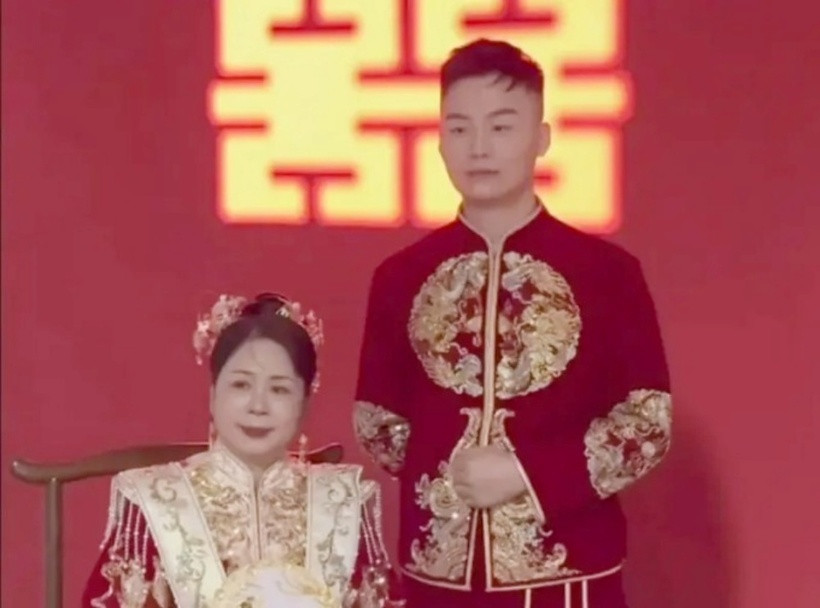 Đông Sâm đã dẫn bạn gái đi chụp một bộ ảnh cưới. Ảnh: Chinapress.