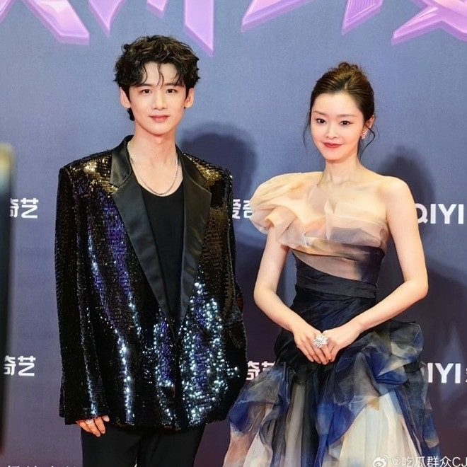 Tranh cãi việc Bạch Kính Đình và Tống Dật sống chung nhà