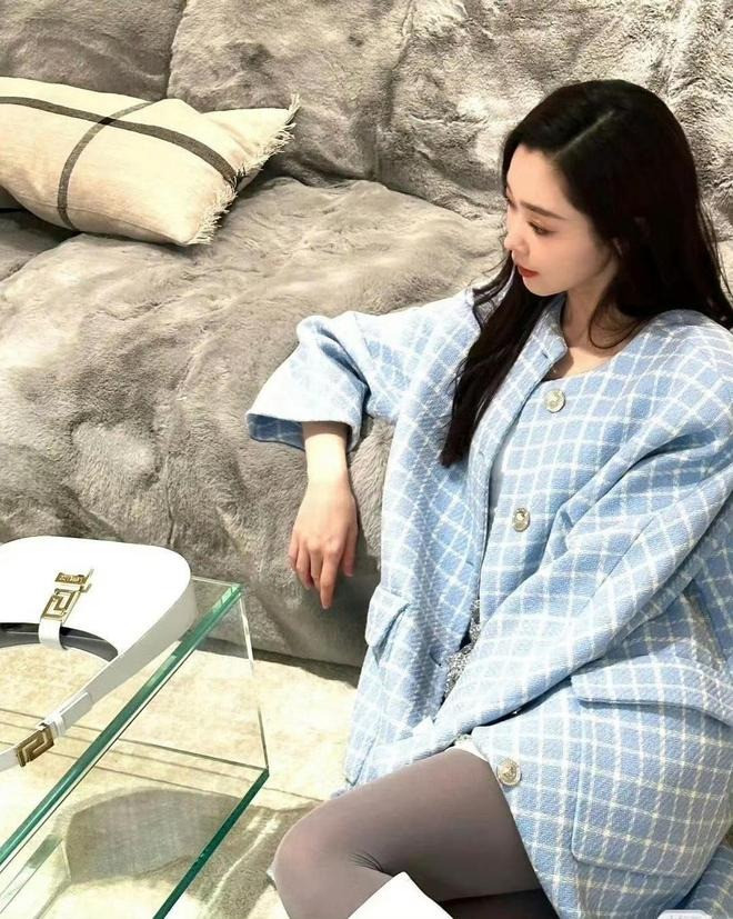 Tranh cãi việc Bạch Kính Đình và Tống Dật sống chung nhà