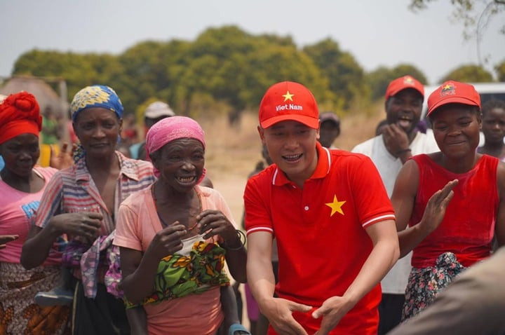 Hé lộ số tài sản khủng của Quang Linh Vlog trước khi dính phốt kẹo rau củ