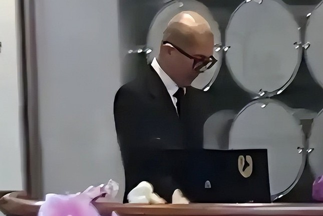 Lễ chôn cất Từ Hy Viên ảnh 1