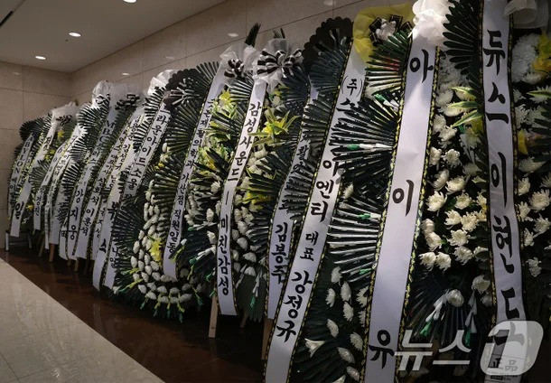 colleagues and fans visit the la