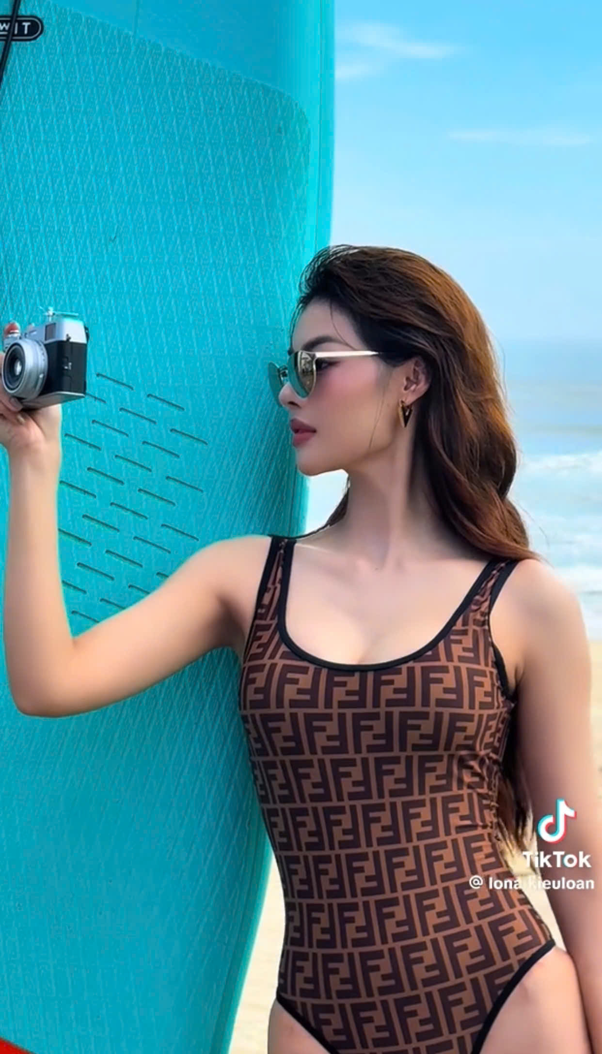 Á hậu Vbiz lần đầu lộ dáng nét căng sau gần 1 năm ở ẩn nghi bí mật sinh con