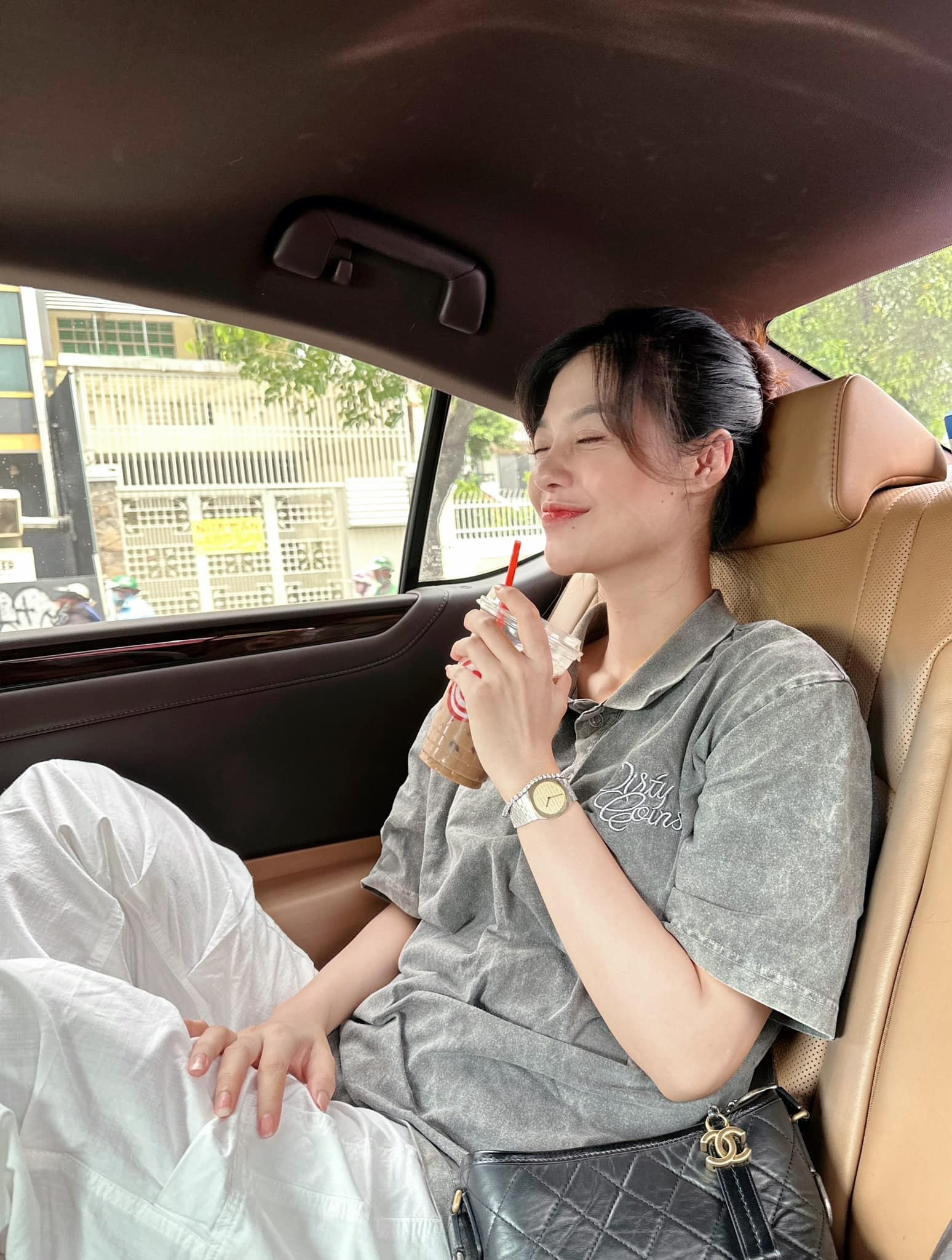 Á hậu Vbiz lần đầu lộ dáng nét căng sau gần 1 năm ở ẩn nghi bí mật sinh con