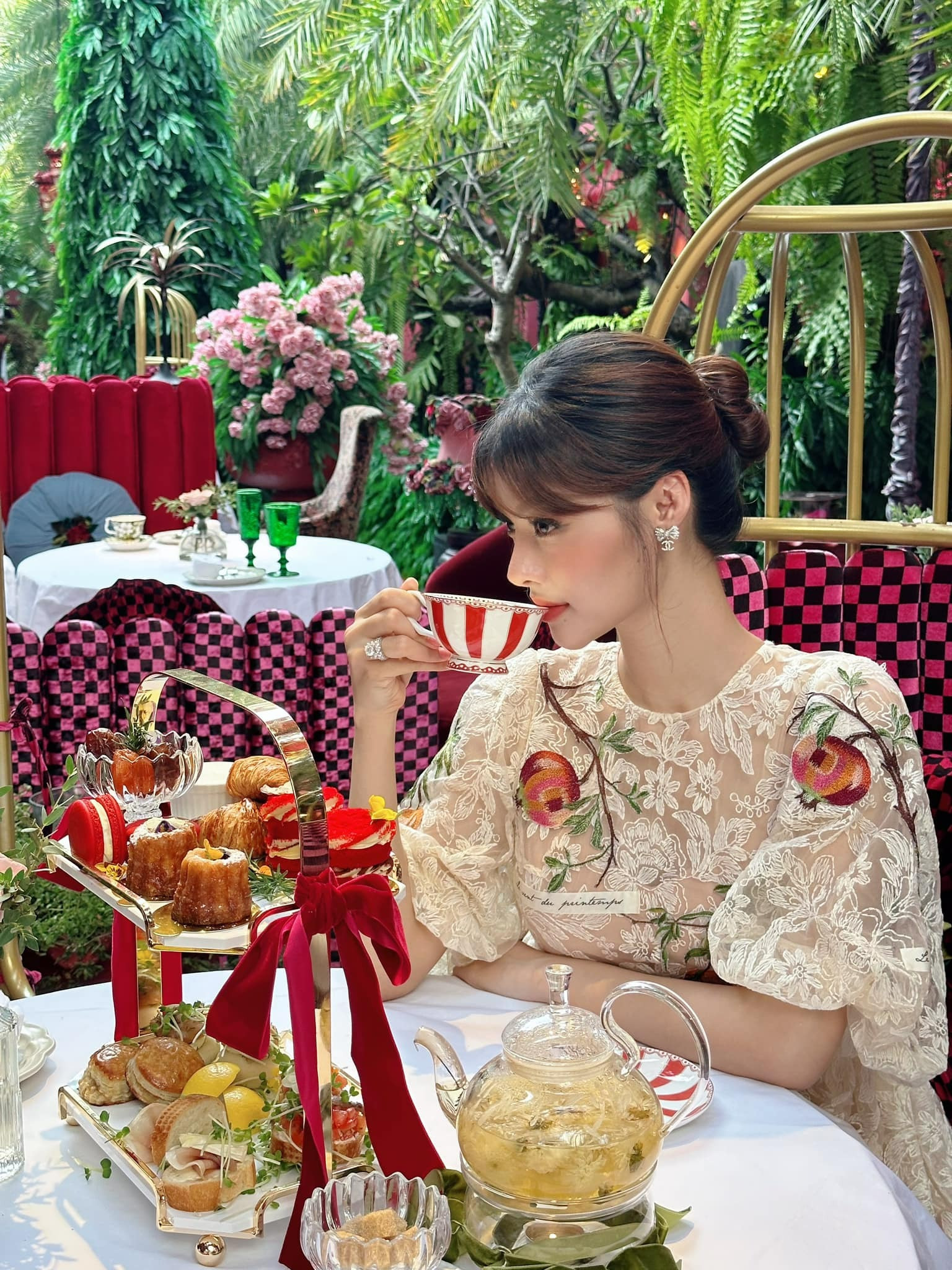 Á hậu Vbiz lần đầu lộ dáng nét căng sau gần 1 năm ở ẩn nghi bí mật sinh con