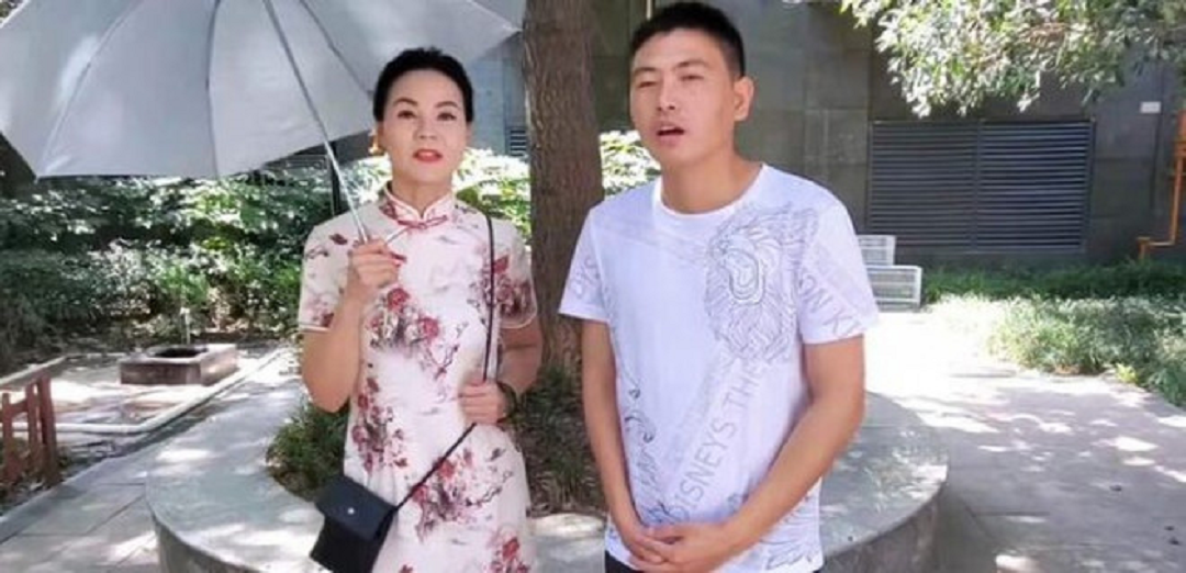 Chàng trai 28 tuổi cưới vợ 50 tuổi,