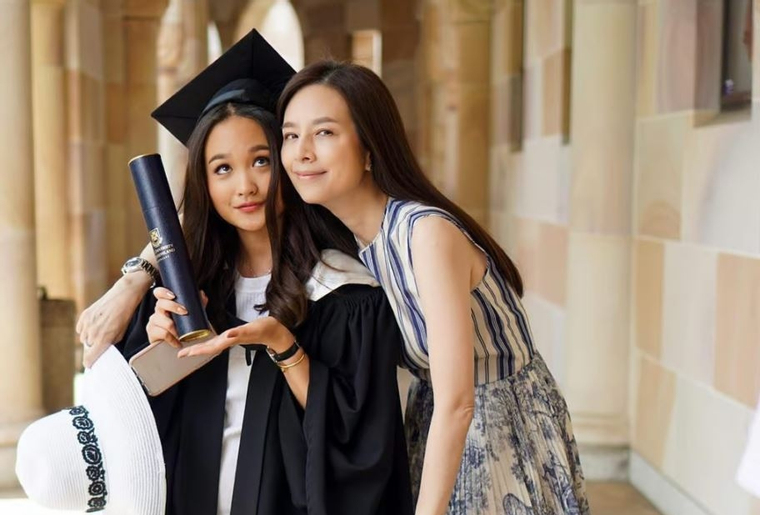 Con gái duy nhất của Madam Pang đẹp bốc lửa không kém siêu mẫu, bí quyết nằm ở 4 bộ môn