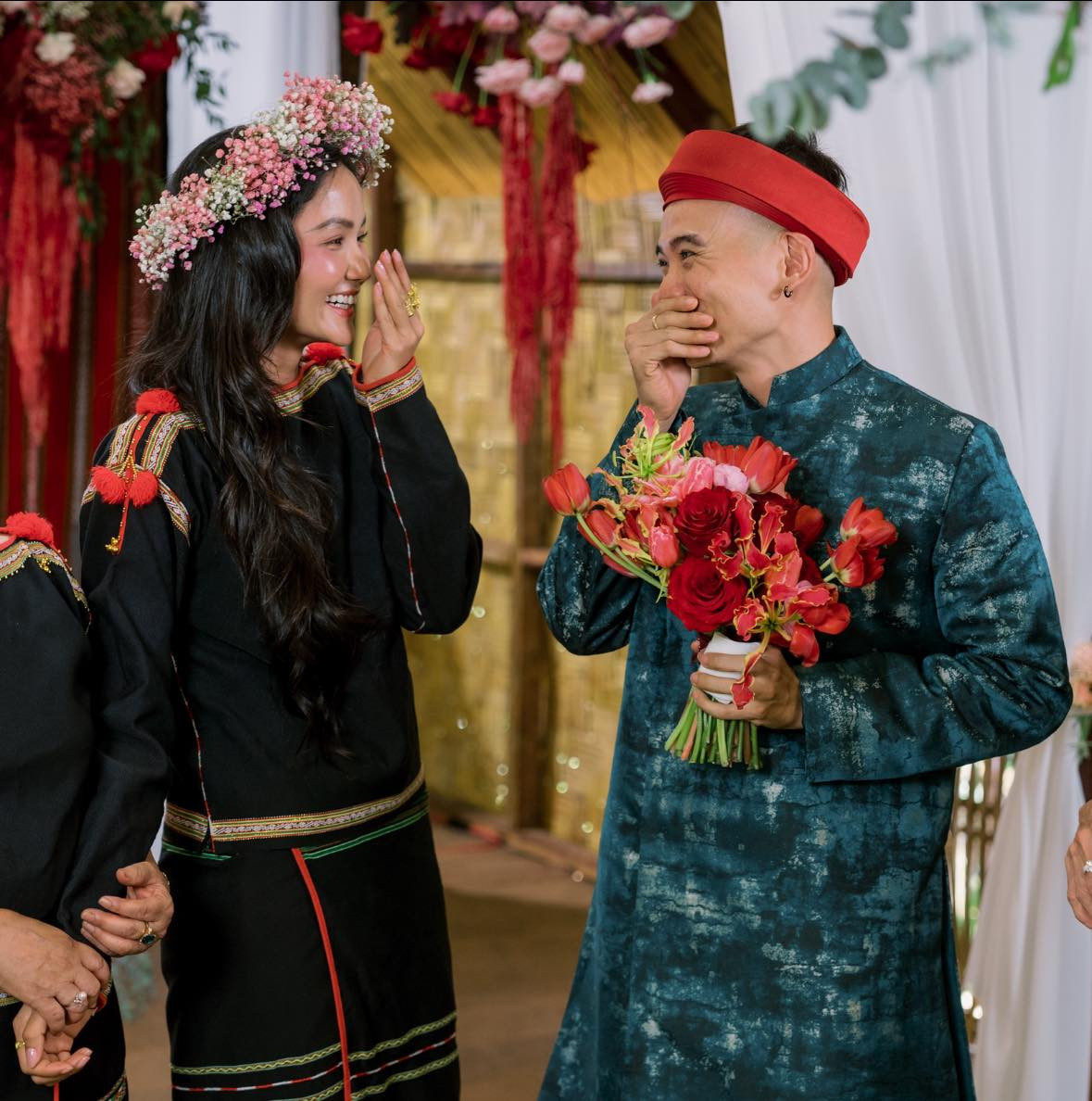 HHen Niê chưa bỏ hành động phũ phàng này với ông xã dù đã làm đám cưới