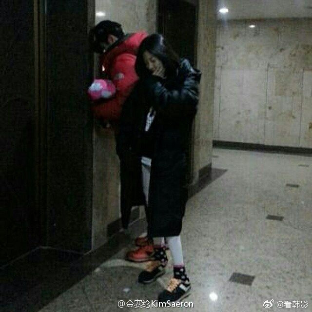 Kim Soo Hyun bị cắt sóng lộ thêm ảnh gây tranh cãi