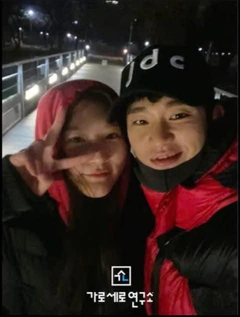 Kim Soo Hyun bị cắt sóng lộ thêm ảnh gây tranh cãi